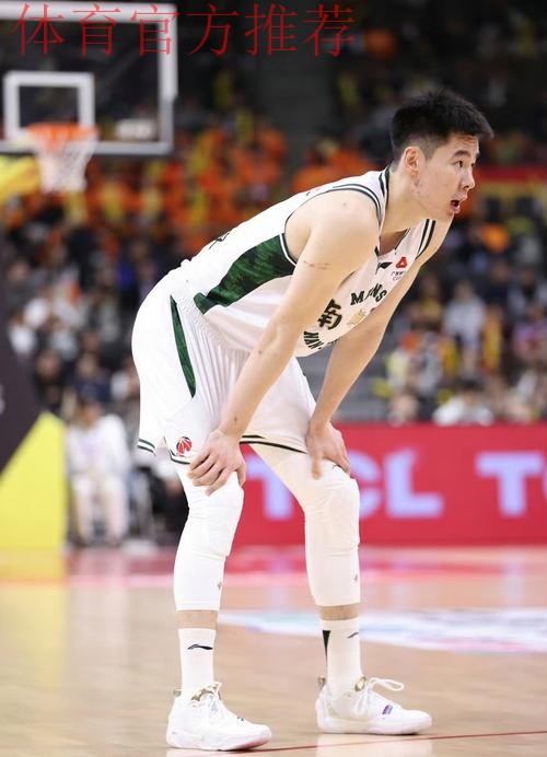 广东胜同曦！徐杰伤退，小胡+2小外狂铁，张文逸奇兵，郭昊文42分